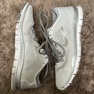 NIKE FREE White Sneakers 7.5